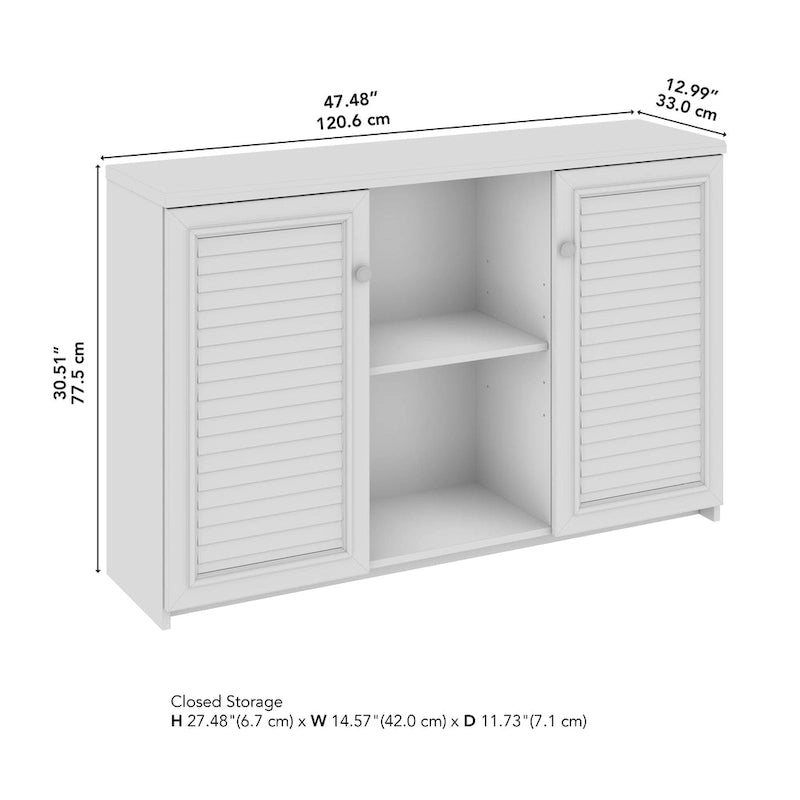 Bauernhaus-Akzentschrank mit Lamellentüren und Regalen