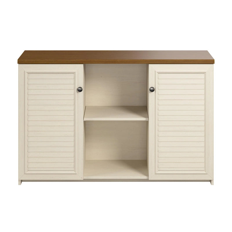 Bauernhaus-Akzentschrank mit Lamellentüren und Regalen